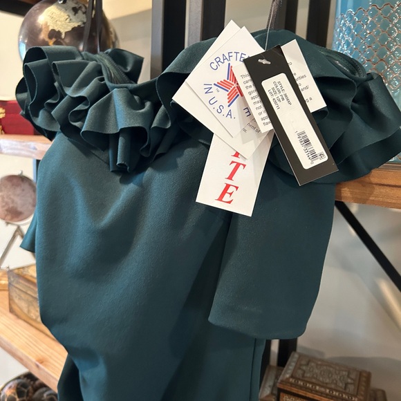 Xscape Ruffled Off-the-Shoulder Short Sleeve Gown 12P NWT Pine green - Picture 6 of 7